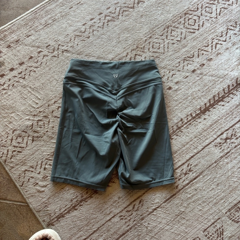 3 Women's Scrunch Shorts - Picture 5 of 8